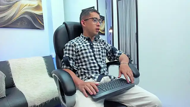 Tommas Jhonson online show from April 8, 3:52 am