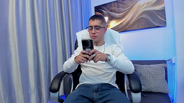 Tommas Jhonson online show from April 2, 4:08 am