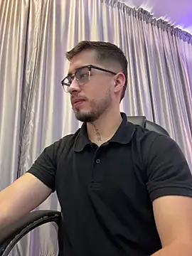 Snapshot of Tommas_Jhonson chatting on June 11, 12:13 pm Tommas Jhonson online show from June 11, 12:13 pm