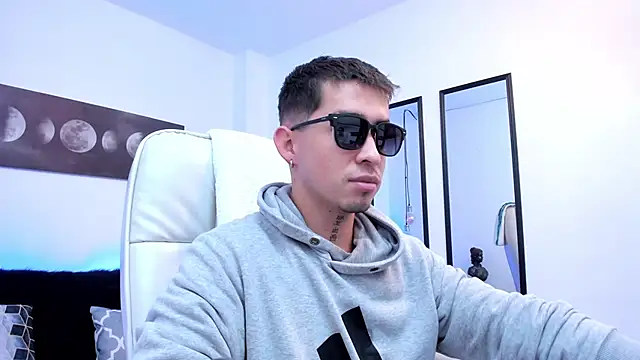 Tommas Jhonson online show from March 7, 3:35 am