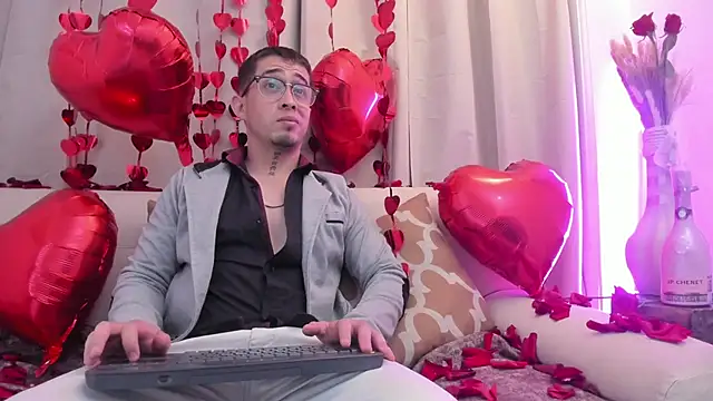 Snapshot of Tommas_Jhonson chatting on February 14, 3:51 am Tommas Jhonson online show from February 14, 3:51 am