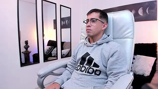 Tommas Jhonson online show from March 4, 1:46 am