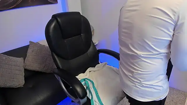 Snapshot of Tommas_Jhonson chatting on February 27, 3:51 am Tommas Jhonson online show from February 27, 3:51 am