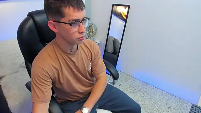 Snapshot of Tommas_Jhonson chatting on February 28, 1:38 am Tommas Jhonson online show from February 28, 1:38 am