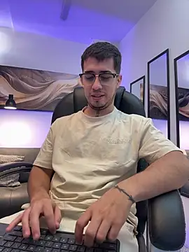 Snapshot of Tommas_Jhonson chatting on June 30, 12:38 pm Tommas Jhonson online show from June 30, 12:38 pm