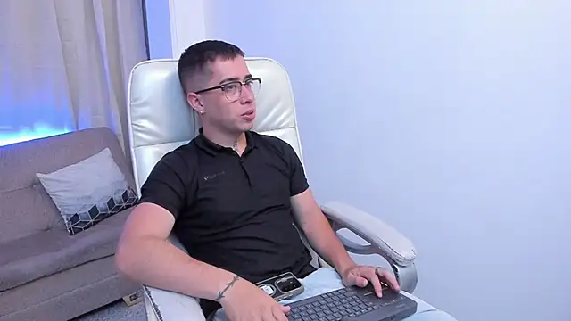 Tommas Jhonson online show from April 5, 3:46 am