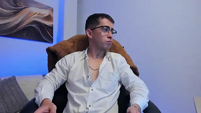 Snapshot of Tommas_Jhonson chatting on February 26, 3:50 am Tommas Jhonson online show from February 26, 3:50 am