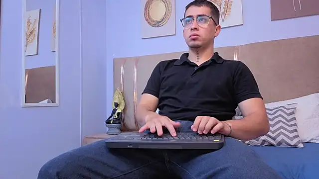 Tommas Jhonson online show from April 15, 11:27 am