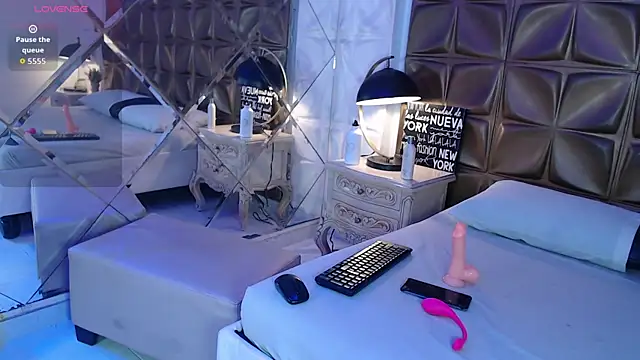 LunaJohns online show from March 20, 12:39 pm