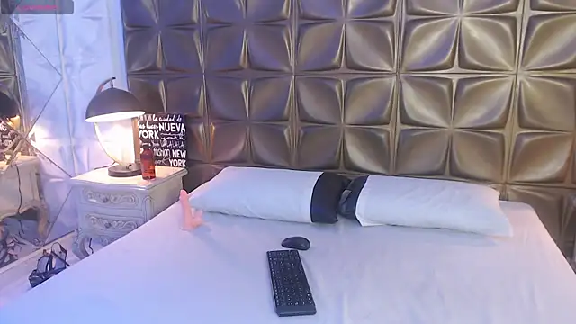 LunaJohns online show from March 5, 12:13 pm