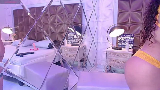 LunaJohns online show from April 4, 12:34 pm