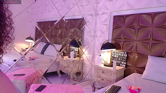 LunaJohns online show from March 19, 12:27 pm