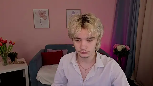 Snapshot of JameMiller chatting on February 19, 7:05 am JameMiller online show from February 19, 7:05 am