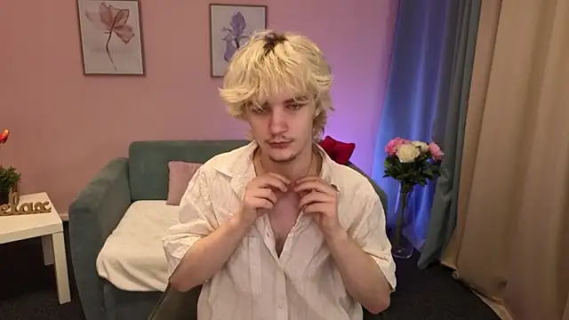 Snapshot of JameMiller chatting on February 20, 9:06 pm JameMiller online show from February 20, 9:06 pm