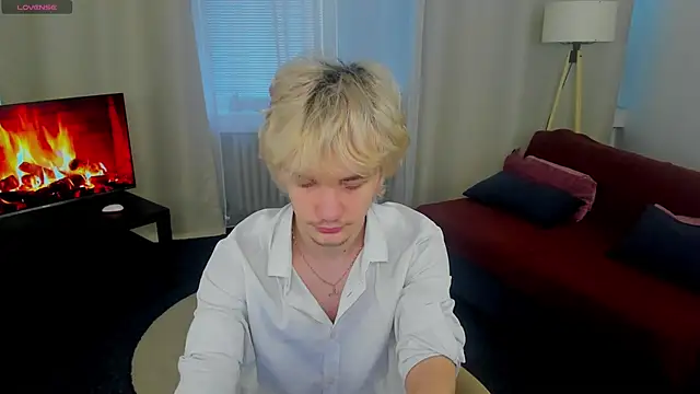 Snapshot of JameMiller chatting on February 24, 7:09 am JameMiller online show from February 24, 7:09 am