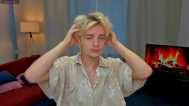 Snapshot of JameMiller chatting on February 18, 7:06 am JameMiller online show from February 18, 7:06 am