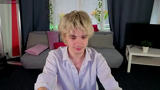 Snapshot of JameMiller chatting on March 2, 7:15 am JameMiller online show from March 2, 7:15 am