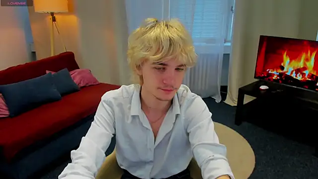 Snapshot of JameMiller chatting on February 25, 7:08 am JameMiller online show from February 25, 7:08 am