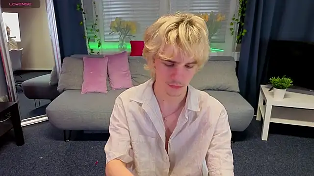 Snapshot of JameMiller chatting on February 27, 9:25 pm JameMiller online show from February 27, 9:25 pm