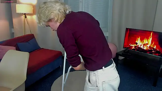 Snapshot of JameMiller chatting on February 13, 5:57 pm JameMiller online show from February 13, 5:57 pm