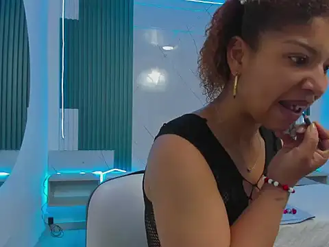 Snapshot of Shantall-blue chatting on February 16, 7:23 pm Shantall-blue online show from February 16, 7:23 pm