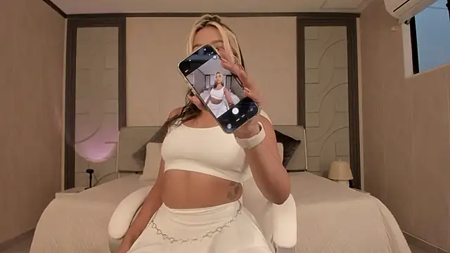 alicee clark  online show from March 25, 12:04 pm