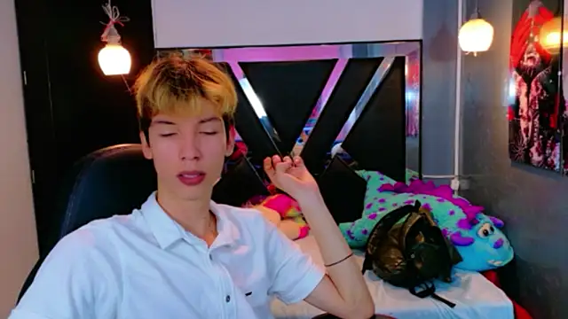 Snapshot of Liam_Green1 chatting on February 20, 12:07 pm Liam Green1 online show from February 20, 12:07 pm