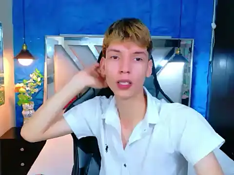 Snapshot of Liam_Green1 chatting on February 28, 2:39 pm Liam Green1 online show from February 28, 2:39 pm