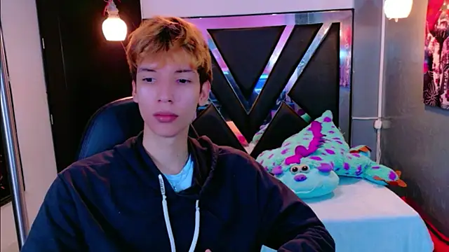 Snapshot of Liam_Green1 chatting on February 10, 11:53 am Liam Green1 online show from February 10, 11:53 am