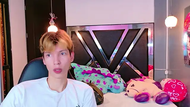 Snapshot of Liam_Green1 chatting on February 15, 12:59 pm Liam Green1 online show from February 15, 12:59 pm