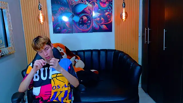 Snapshot of Liam_Green1 chatting on February 8, 6:38 pm Liam Green1 online show from February 8, 6:38 pm