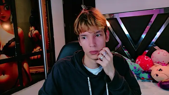 Snapshot of Liam_Green1 chatting on February 17, 12:02 pm Liam Green1 online show from February 17, 12:02 pm