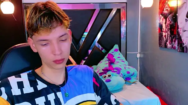 Snapshot of Liam_Green1 chatting on February 22, 1:24 pm Liam Green1 online show from February 22, 1:24 pm