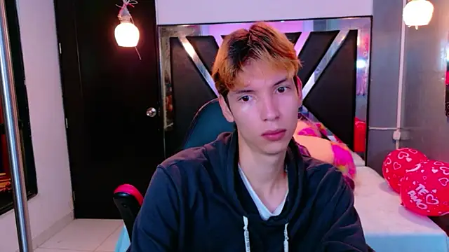 Snapshot of Liam_Green1 chatting on February 14, 12:05 pm Liam Green1 online show from February 14, 12:05 pm