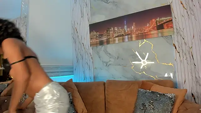 Thiana Rogers online show from March 24, 8:20 pm