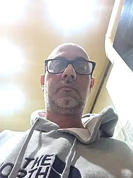 pareja47 online show from February 6, 8:05 pm