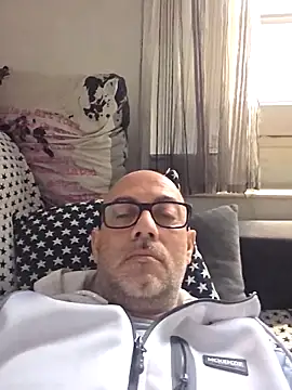 pareja47 online show from April 7, 9:00 am