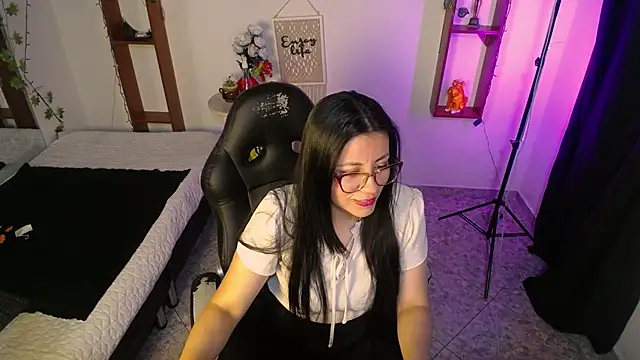 QueenRose94 online show from April 13, 12:53 pm