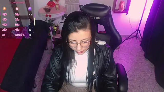 QueenRose94 online show from March 11, 11:59 am