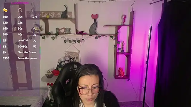 QueenRose94 online show from April 14, 12:43 pm