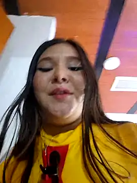 Snapshot of Wild_lilhyy chatting on April 21, 1:42 am Wild lilhyy online show from April 21, 1:42 am