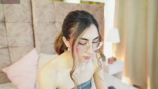 EmmaClark   online show from February 21, 1:57 pm