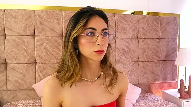 EmmaClark   online show from April 10, 7:43 pm