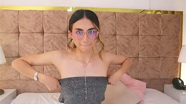 EmmaClark   online show from March 28, 7:37 pm