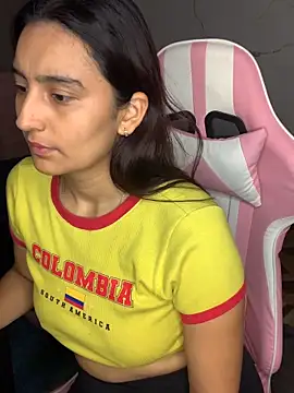 -BabyLuna online show from April 8, 12:39 pm