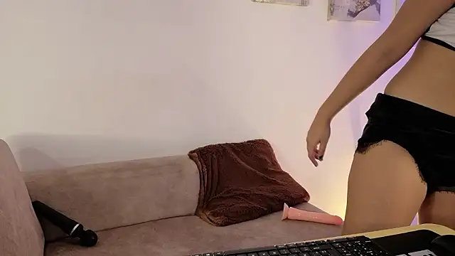 Snapshot of Scarlett_Walker05 chatting on February 24, 1:45 pm Scarlett Walker05 online show from February 24, 1:45 pm