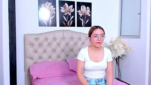 Snapshot of Kitty_f00x chatting on June 3, 7:29 pm Kitty f00x online show from June 3, 7:29 pm