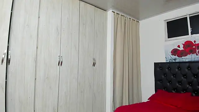 Snapshot of Kitty_f00x chatting on June 21, 8:14 pm Kitty f00x online show from June 21, 8:14 pm