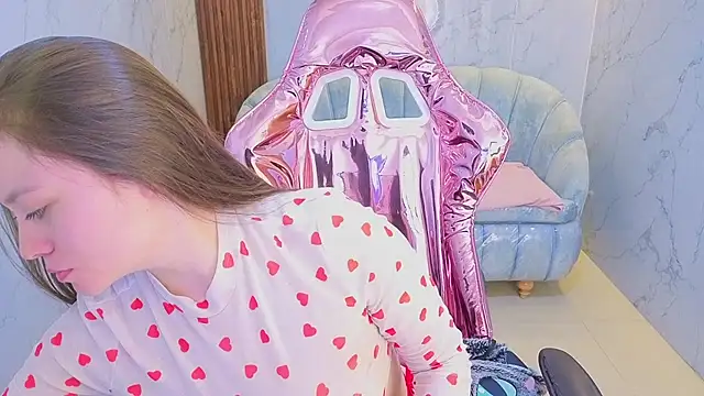 Amelia Cooper s online show from March 6, 8:04 pm