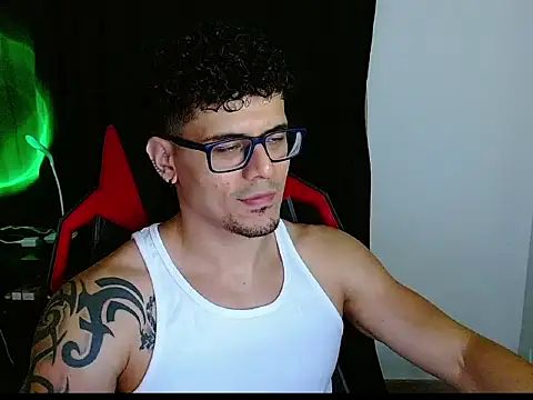 Snapshot of Logan0626 chatting on February 11, 12:54 am Logan0626 online show from February 11, 12:54 am